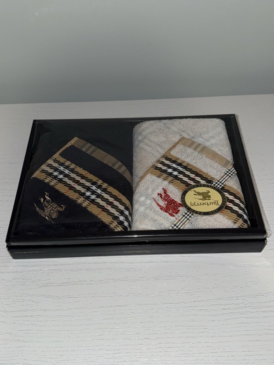 Burberry Other - NIB Burberry Towel & Washcloth Set Black & White